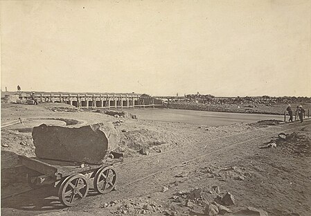 Kanali i Agrës (rreth vitit 1873), një vit nga përfundimi, u mbyll ndaj lundrimit në vitin 1904 për të rritur vaditjen gjatë urisë.