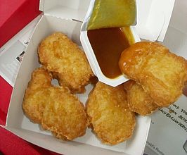 Portie van zes McNuggets met dipsaus