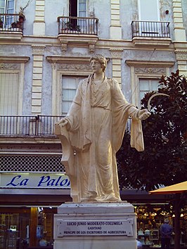 Standbeeld van Columella, Plaza de las Flores, Cádiz