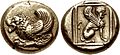 Νόμισμα Μυτιλήνης. 1/6 του στατήρος. Ήλεκτρον (φυσικό κράμα χρυσού και αργύρου) π. 412-378 π.Χ., 11 mm, 2,5 γραμμ. Χίμαιρα και Σφίγγα.