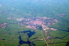 Sneek vanuit de lucht met middenonder de Wite en Swarte Brekken en Oudhof