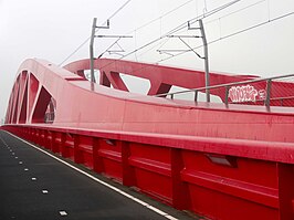 Hanzeboog: de spoorbrug en de fietsbrug