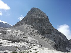 Die Nordwand der Cima dei XII Apostoli mit der Kapelle