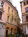 Hotel Goldener Löwe mit Toreinfahrt zum Hof (das Tor am Kleinmarkt gelegen) sowie ehemaliges Speichergebäude am Löwengäßchen (siehe Löwengäßchen)