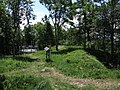 Gipfelplateau des Oberhohenbergs mit Achteckturm und Informationstafeln