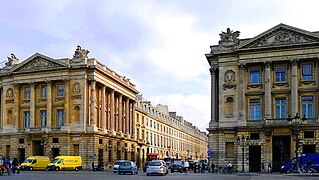 Mündung der Rue Royale in die Place de la Concorde; links Hôtel de Crillon, rechts Hôtel de la Marine