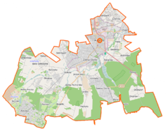 Mapa konturowa gminy Piaseczno, blisko centrum na prawo u góry znajduje się punkt z opisem „Parafia św. Anny”