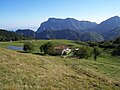 Malga Vesta di Cima (Gargnano) e sullo sfonfo il Lago di Garda e il Monte Pizzocolo