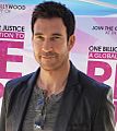 Dylan McDermott interpreta Jack Larsen