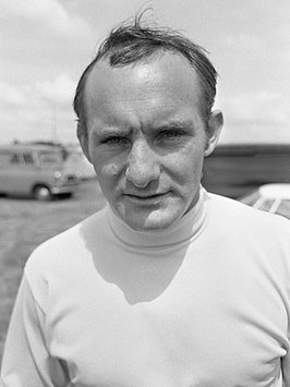 Mike Hailwood deed goede zaken in de Ulster Grand Prix: Hij won de 250- en de 500cc-races terwijl zijn concurrenten Phil Read en Giacomo Agostini niet scoorden.