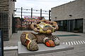 Skulptur von Niki de Saint Phalle vor der Kunsthalle Würth