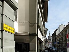 Gelbes Schild der Amthausgasse