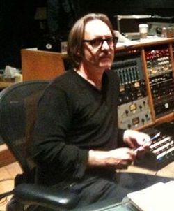 Butch Vig a Madison Smart Studios stúdióban, a Muse 'Neutron Star Collision' dalának felvétele közben, 2010-ben