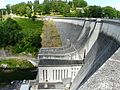 Staumauer der Cère-Talsperre