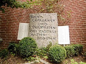 Gedenkstein für die Weltkriegsopfer aus Bildchen am Gemeindezentrum Maria im Tann