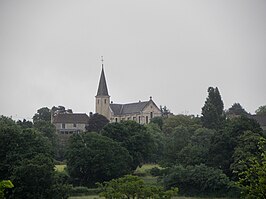 Het dorp Héloup gezien vanaf de Pont-de-Mieuxcé