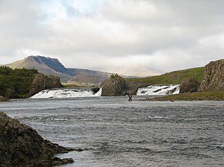 Laxfoss mit Grábrók und Baula im Hintergrund