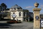 Hôtel des Bains mit Kuppel, Orangerie und Brunnen