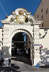 Drei-Mohren-Straße-Bismarckplatz (2012) Hoftor und Gebäude Erbprinzenpalais, ehemals Prüfeniger Hof