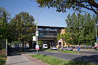 Der S-Bahnhof Schichauweg von der Barnetstraße aus gesehen