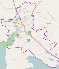 Mapa konturowa Węgorzewa, w centrum znajduje się ikonka zamku z wieżą z opisem „Zamek w Węgorzewie”