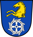 Gemeinde Ohlstadt In Blau über einem silbernen Schöpfrad ein goldener Pferderumpf.