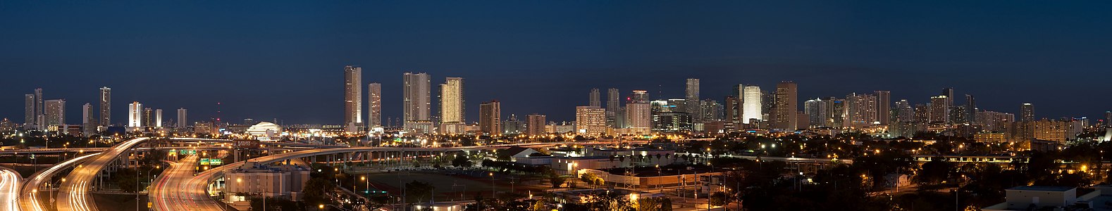 Amerika Birleşik Devletleri'nin Florida eyaletinin ikinci büyük kenti olan Miami 'nin şehir merkezinden bir görüntü. (Üreten: Dori)