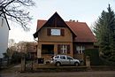 „Landhaus“ mit Nebengebäuden und Terrasse