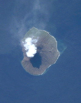 Tinakula vanuit de ruimte (NASA, mei 2001).