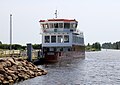 Het schip Koidula, dat de veerdienst tussen Laaksaare en Piirissaar onderhoudt.