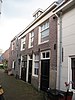 Dwars huis van twee bouwlagen