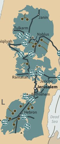 Ο επίσημος χάρτης της κυβέρνησης των Ηνωμένων Πολιτειών του ειρηνευτικού σχεδίου Τραμπ, που επισημαίνει με πράσινο τους παλαιστινιακούς θύλακες και τους προτεινόμενους διαδρόμους μεταφορών. (Η σήραγγα προς τη Γάζα και τα προτεινόμενα εδάφη στην έρημο Νεγκέβ δεν εμφανίζονται.)