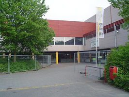 De school in 2006, tijdens de bouw van een nieuwe fietsenstalling