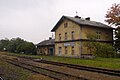 Bahnhof Černovice u Chomutova (2010), das Empfangsgebäude wurde 2014 abgerissen