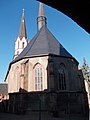 Kirche mit Ausstattung und Kriegerdenkmal für die Gefallenen des Ersten Weltkrieges an der Kirchenmauer sowie Erbbegräbnisse der Familie Reinhold Schüller, Familie Herm. Welker, Familie Steinert, Familie Kressner, Bürgermeister Dr. Roth und Familie Voigtländer-Tetzner (Einzeldenkmale der Sachgesamtheit 09300202)