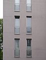 Moderne französische Fenster, hier mit Gitterrost-Geländern (Göttingen)