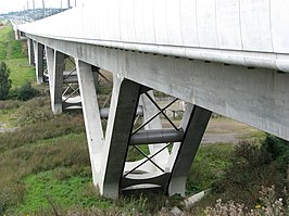 V-vormige pijlers van het viaduct