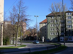 Blumenstraße: Kurvenfahrt durch die bestehende Bebauung