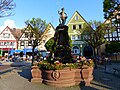 Osterbrunnen in Neustadt a.d. Aisch (von Brücke) – hier für dieses Bild stimmen