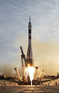 Soyuz TMA-5'in 14 Ekim 2004 günü Baykonur Uzay Üssü'nden Soyuz-FG roketi ile kalkış anı. Soyuz TMA-5'in görevi, astronotlar Salizhan Şaripov, Leroy Chiao ve Yuri Şargin ile Uluslararası Uzay İstasyonu'na giderek, orada Yuri Şargin'i bırakıp Roberto Vittori'yi alarak geri dönmekti. Soyuz TMA-5 24 Nisan 2005 günü dünyaya geri döndü. (Üreten: NASA/Bill Ingels)