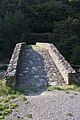 Strada selciata sul ponte