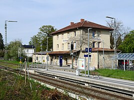 Empfangsgebäude und Bahnsteig (2023)