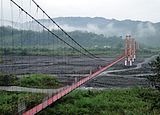 Hanxi Daqiao-Brücke über das Flusstal des Lotung-Flusses