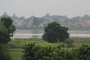 Ayodhya Ghaat në bregun e lumit Ghaghara.