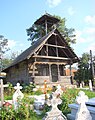 Biserica şi cimitirul