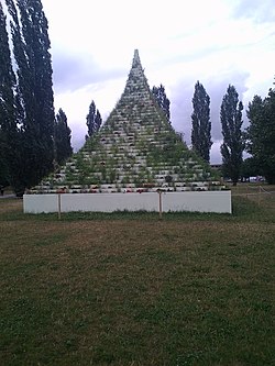 The Living Pyramid (Élő piramis) Kasselben