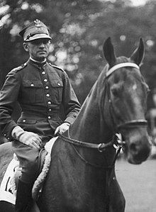 Der Vielseitigkeitsreiter Seweryn Kulesza sitzend auf einem Pferd im Jahr 1936.