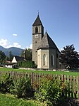 Pfarrkirche Heilig Kreuz mit Mariahilfkapelle, Friedhofskapelle und Friedhof