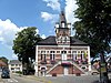 Gemeentehuis van Tielen en dorpsplein