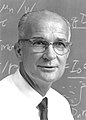 Ο τιμημένος με Νόμπελ Γουίλιαμ Σόκλεϋ, πτυχίο 1932, συνεφευρέτης της «κρυσταλλοτριόδου» (τρανζίστορ)